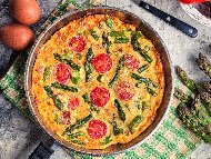 Рецепта Фритата с аспержи и чери домати на фурна